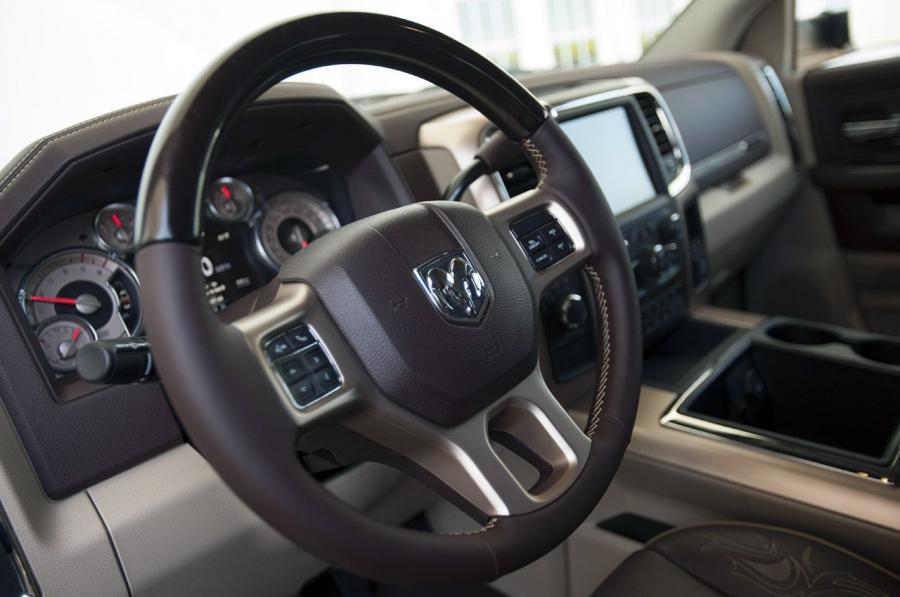  Dodge Ram 3500 HD 2013 года  (фото 16 из 37)
